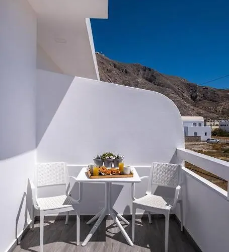 Secret * Perissa (Santorini)