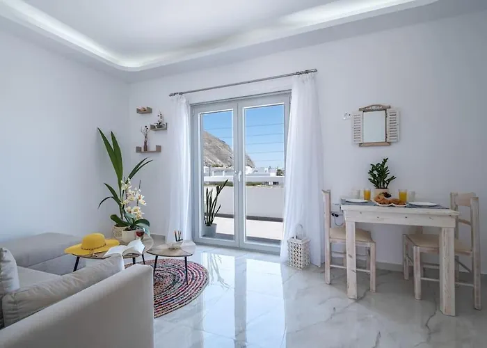 Secret * Perissa (Santorini)