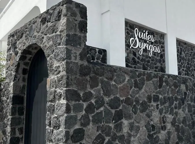 Secret Perissa (Santorini)